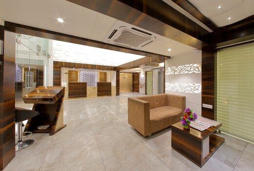 Summit Hotel