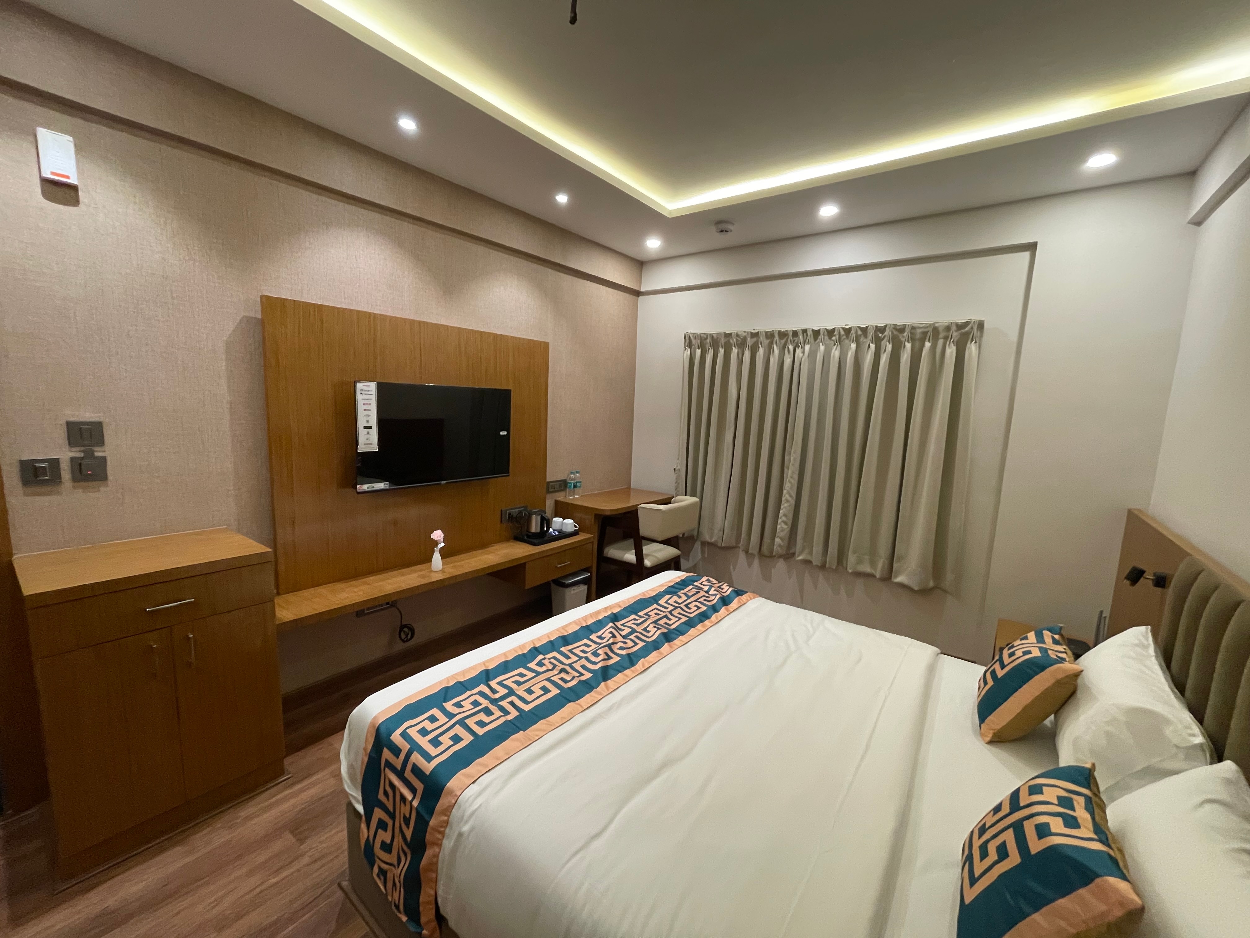 Hotel Aashraya - Tap to explore photos