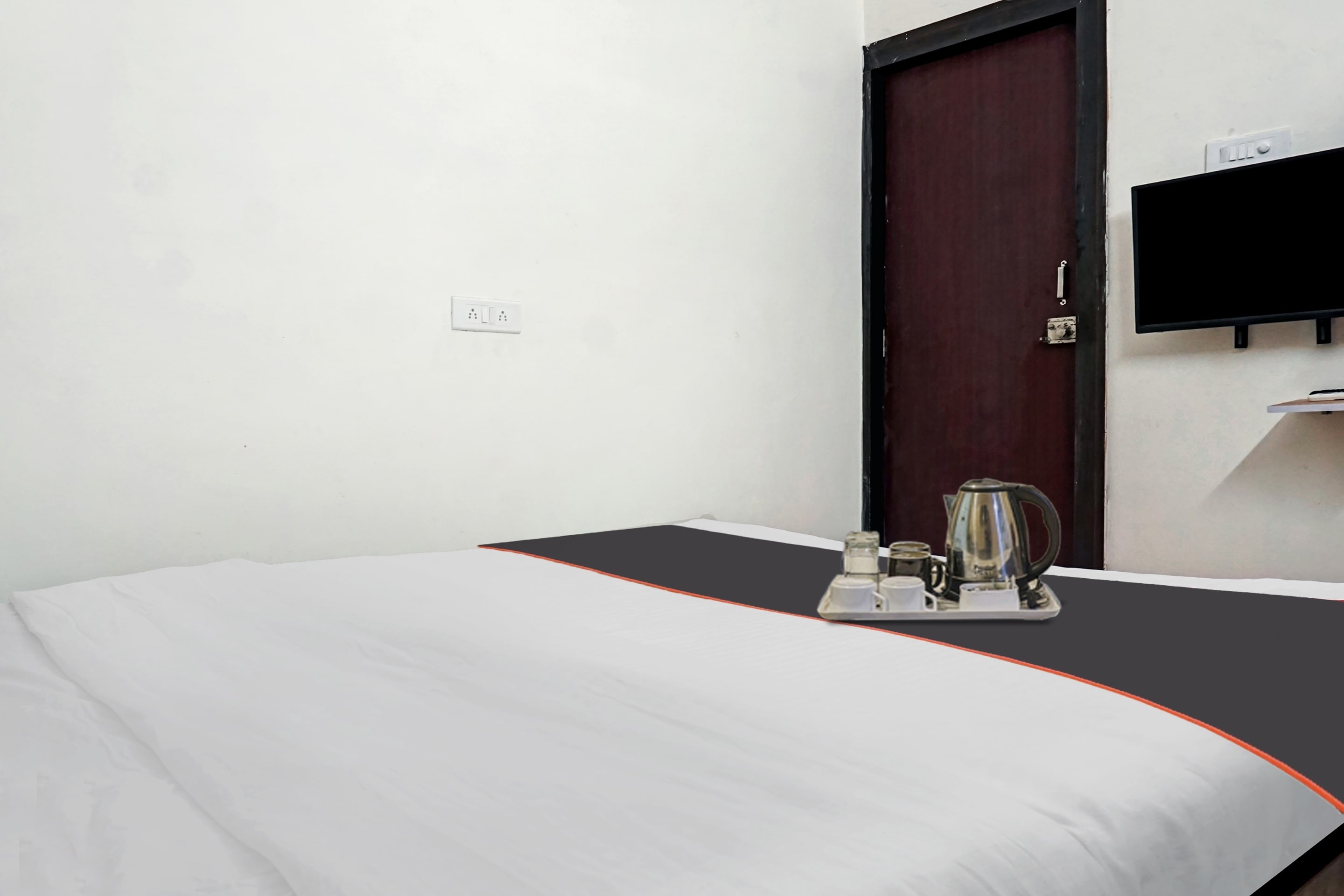 SPOT ON Hotel Deluxe - Tap to explore photos