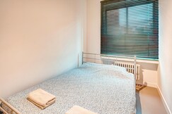 Chic Meir Stay for 9 with Balcony, Antwerp