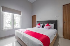 Hotel O Makassar near Pantai Losari formerly Hotel Astra Novilia, Makassar