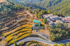 Cosy 2 BHK Villa with Lush Garden nestled in Forest, Almora