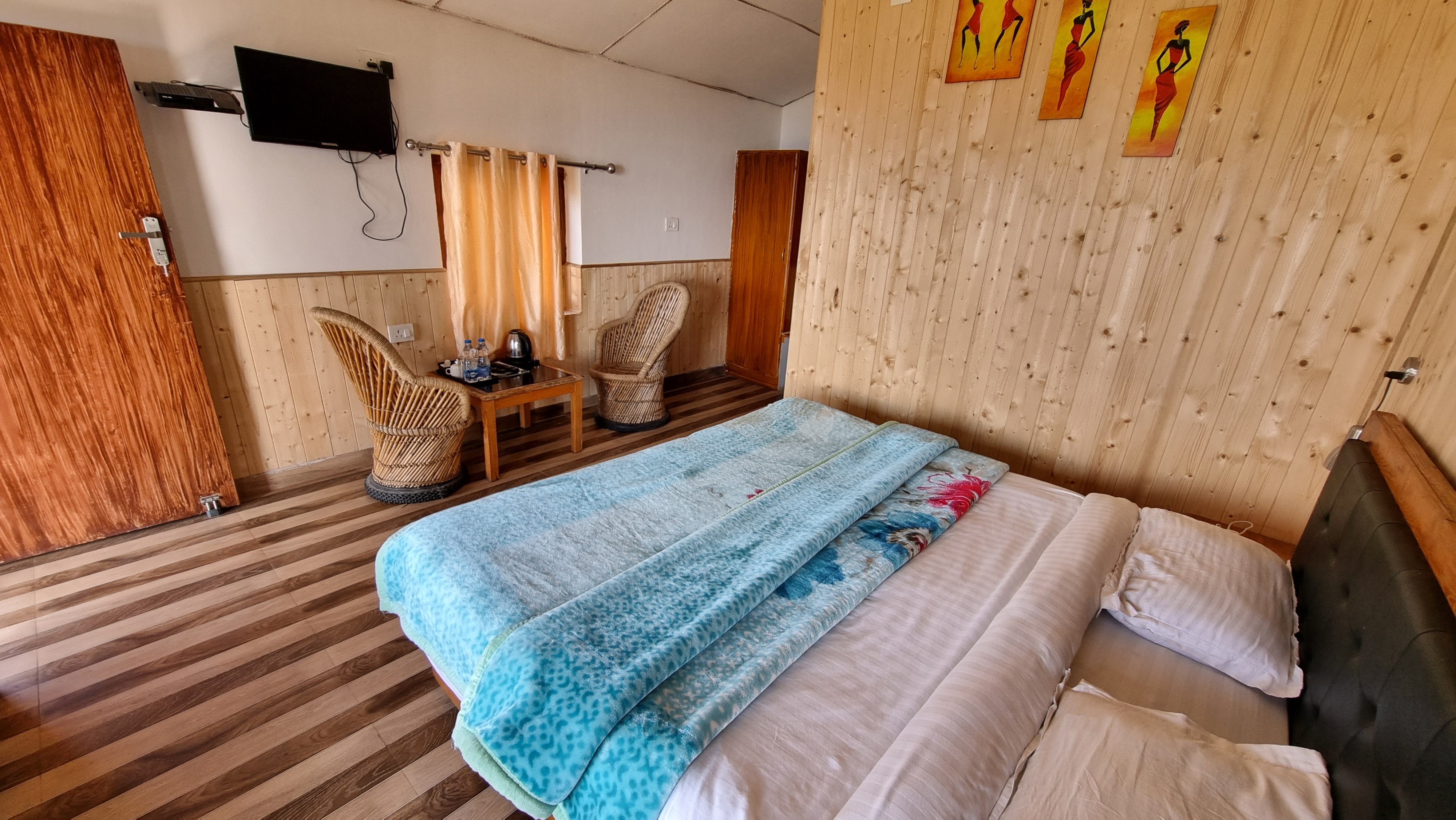 The Hillans Resort & Cottages - Tap to explore photos