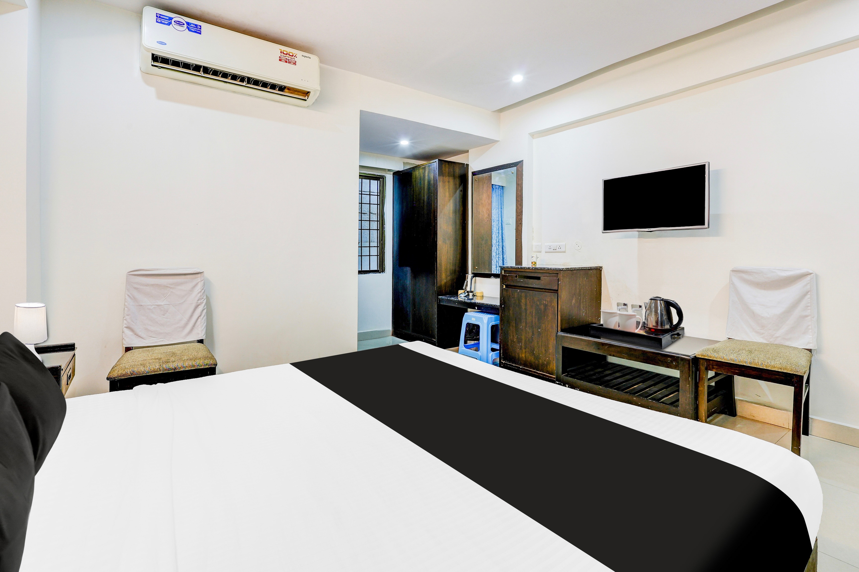 Super Townhouse Gajuwaka Centre - Tap to explore photos
