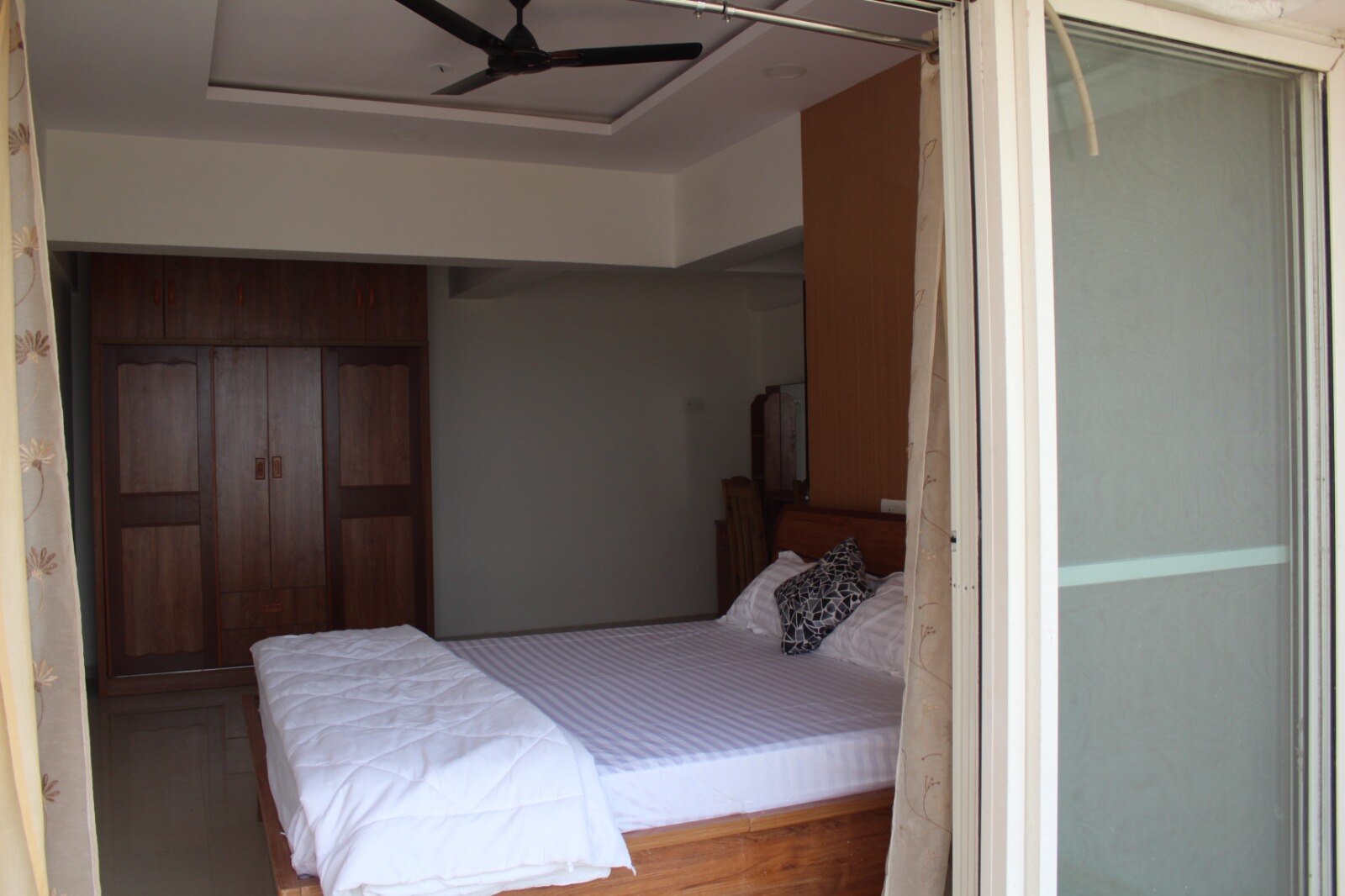 Start Nightsky View 3Bhk 1604 - Tap to explore photos