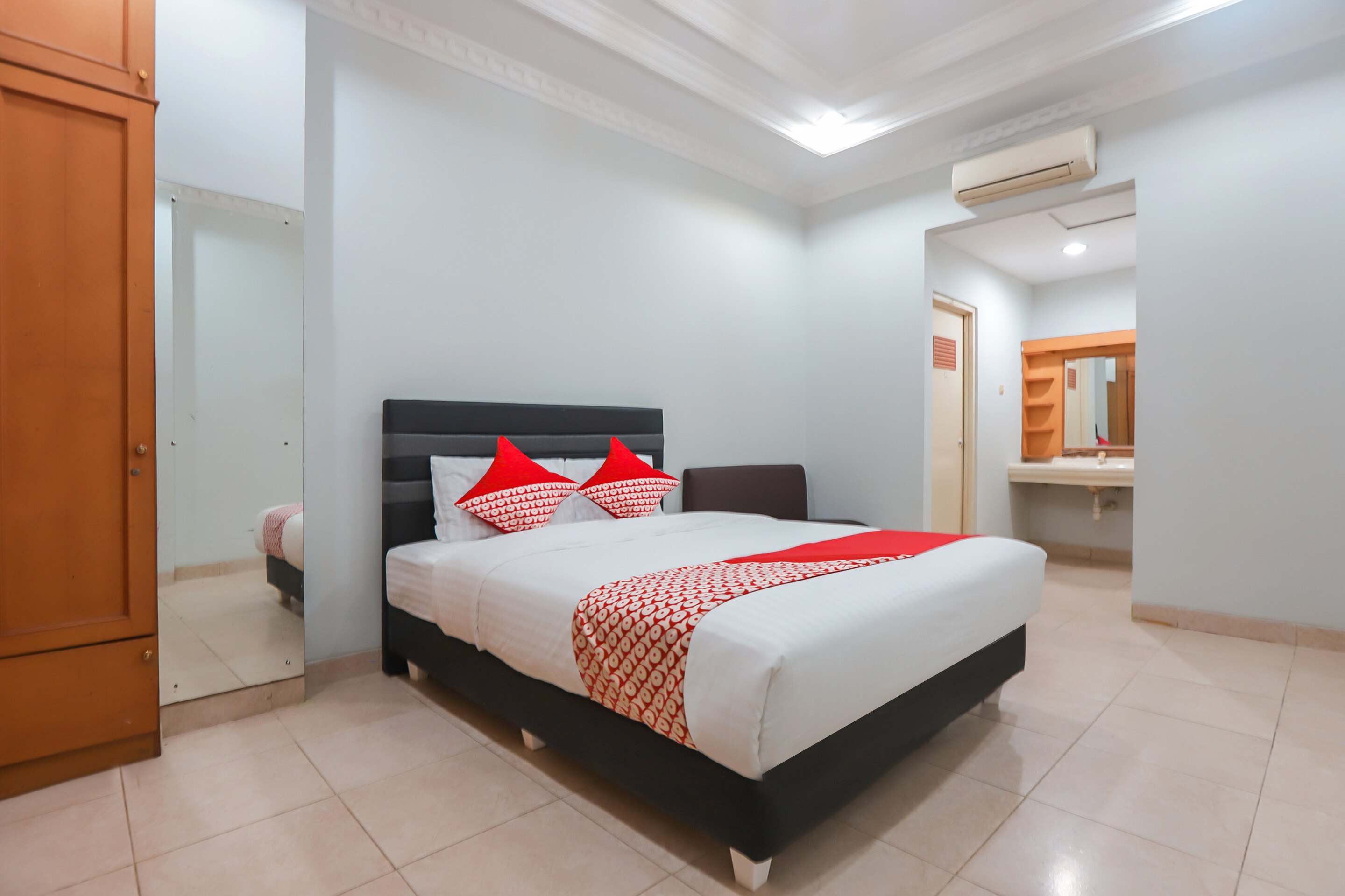 OYO 1319 Puspita Guesthouse - Tap to explore photos