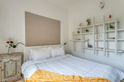 Elm By the Sea 6bed Mansion walking to the beach, Goa