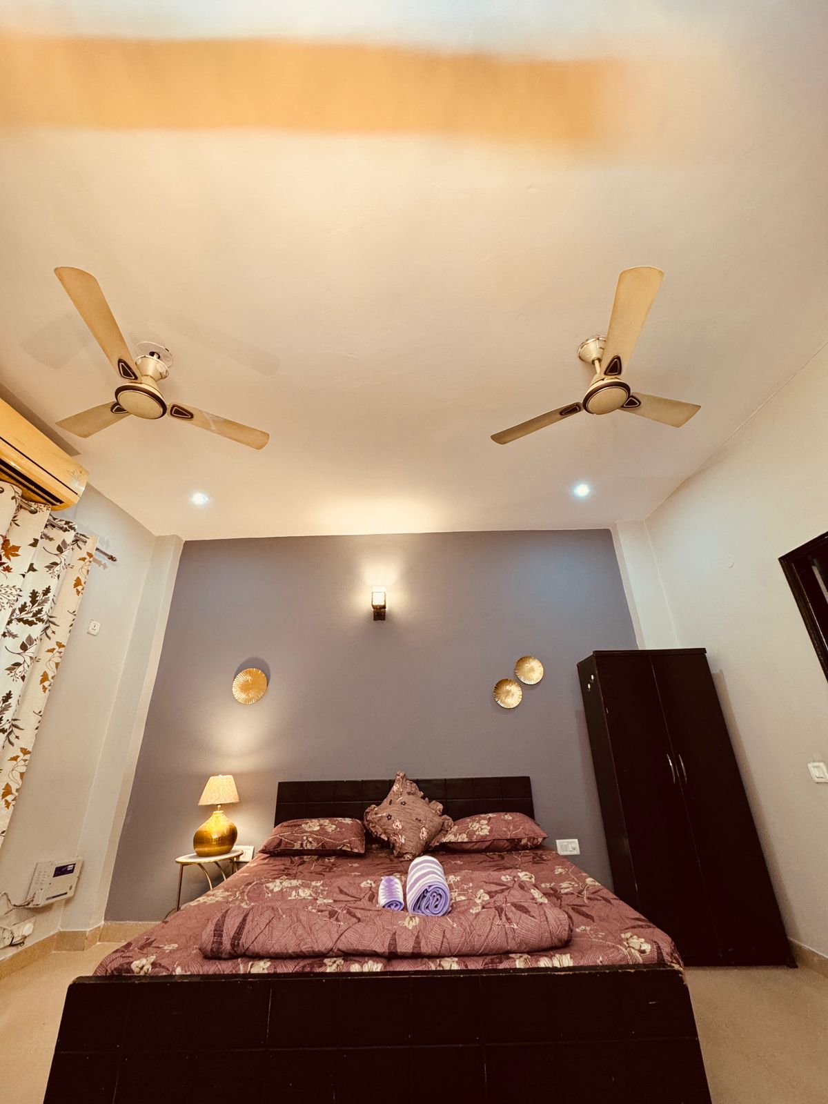 Luxury 3BHK Lush Living | Near Huda & Fortis - Tap to explore photos