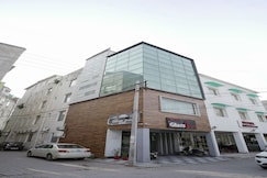 Hotel Glass Inn, Zirakpur