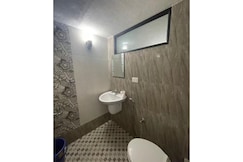 Summer House Dsilva Pvt room bathroom., Mangalore