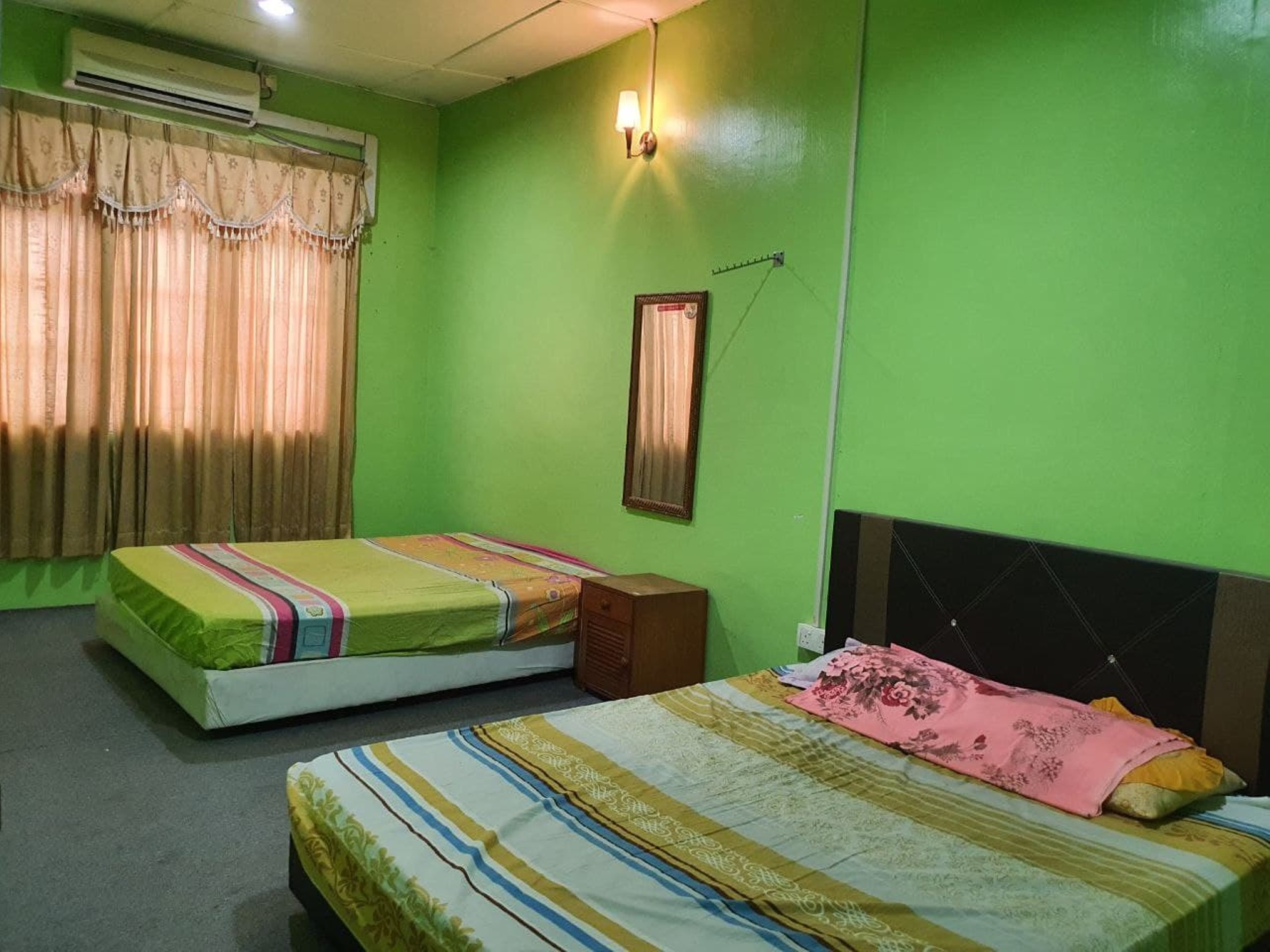 OYO HOME 90325 Au Homestay - Tap to explore photos