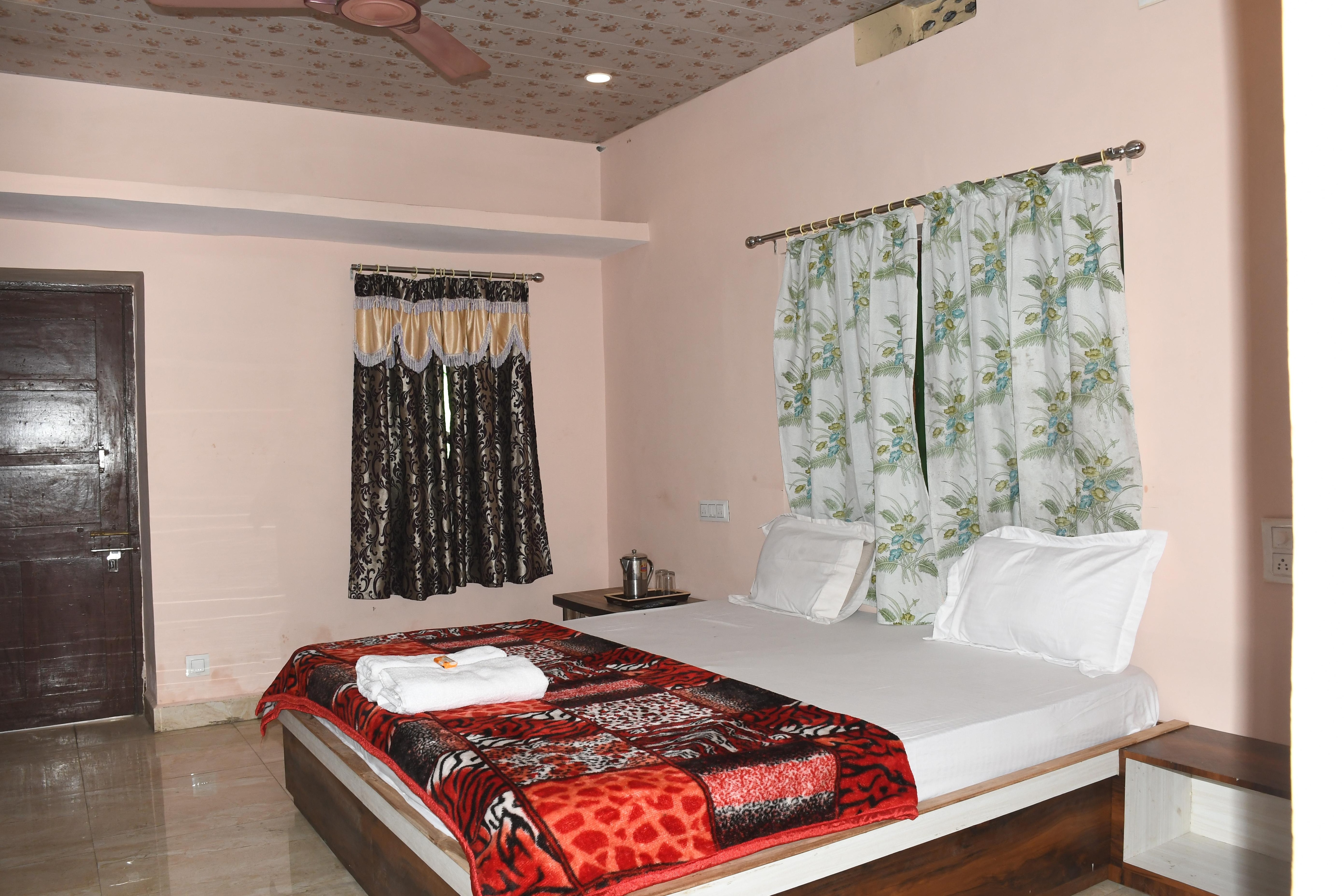 satya nirmal palace homestay (900 meters from nakki lake) - Tap to explore photos
