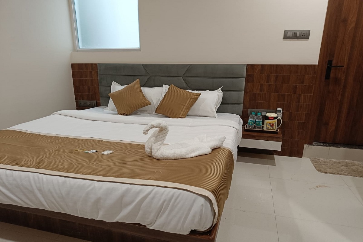 Marwadi Inn - Tap to explore photos