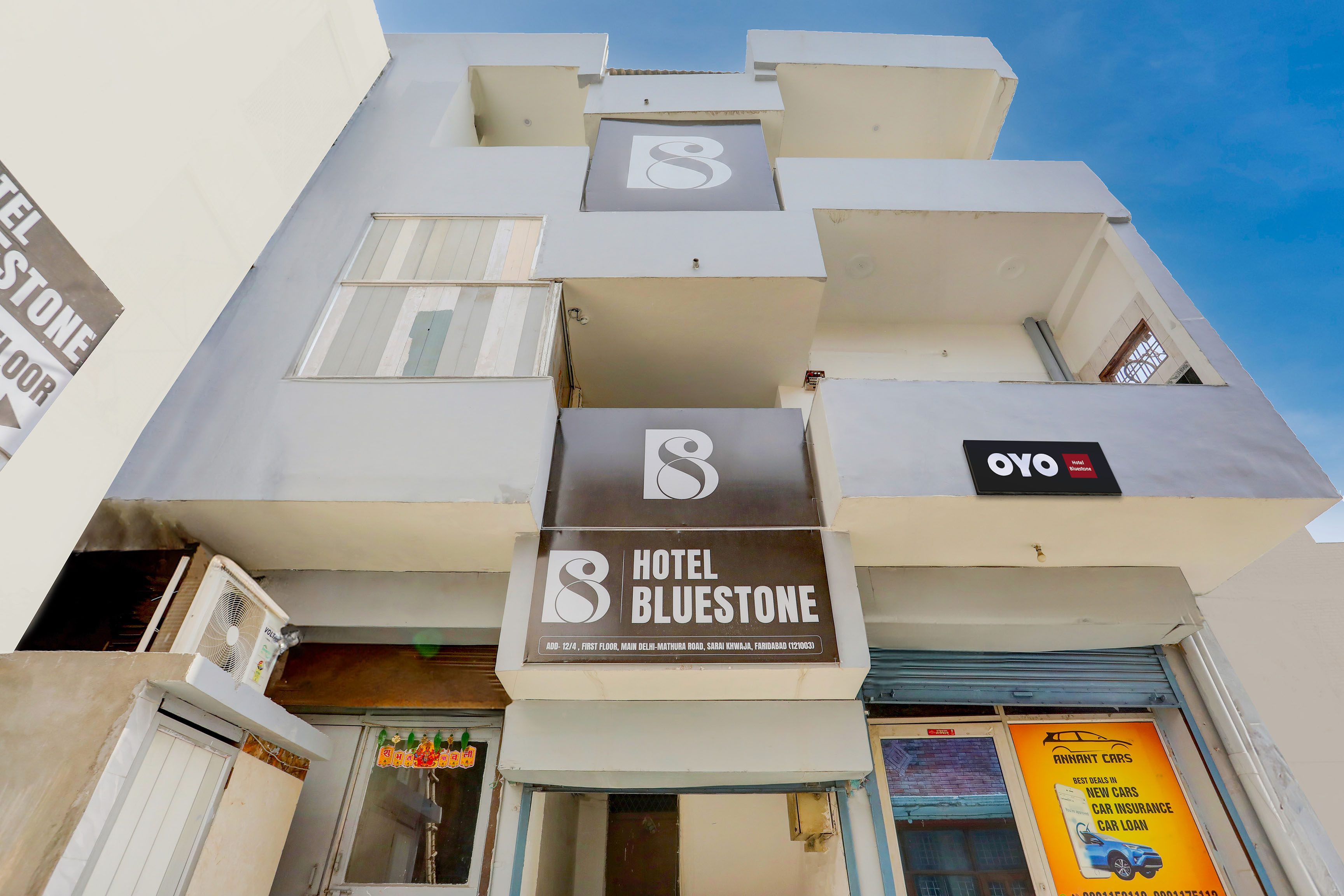 Super Hotel Live View - Tap to explore photos