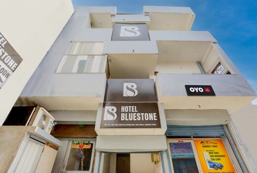 Super Hotel Live View