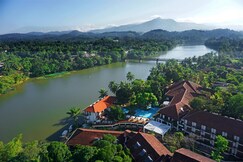 Mahaweli Reach Hotel, Kandy