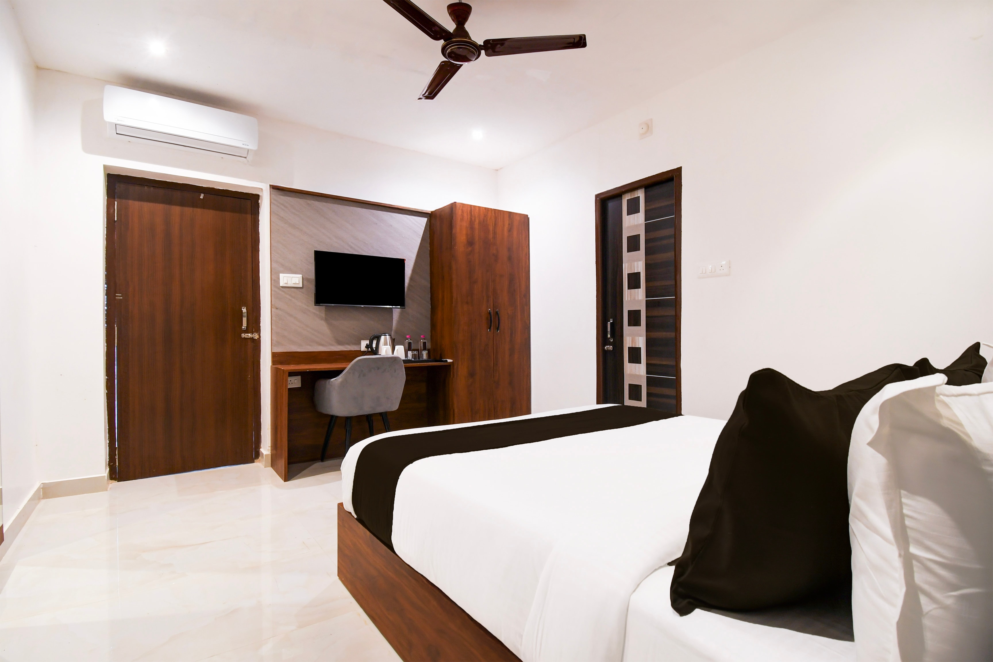 Hotel O NEATFLIX and Chill Exclusive - Tap to explore photos