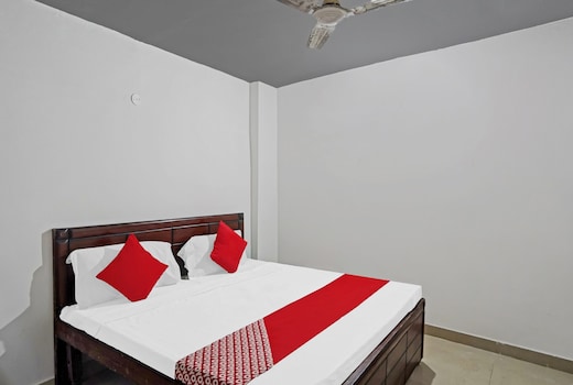 OYO Sunrise Villa Near Select Citywalk Mall