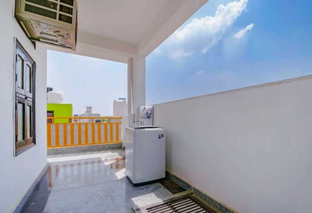 Hotel O POP Royal Guest House Near Omaxe Celebration Mall - Tap to explore photos