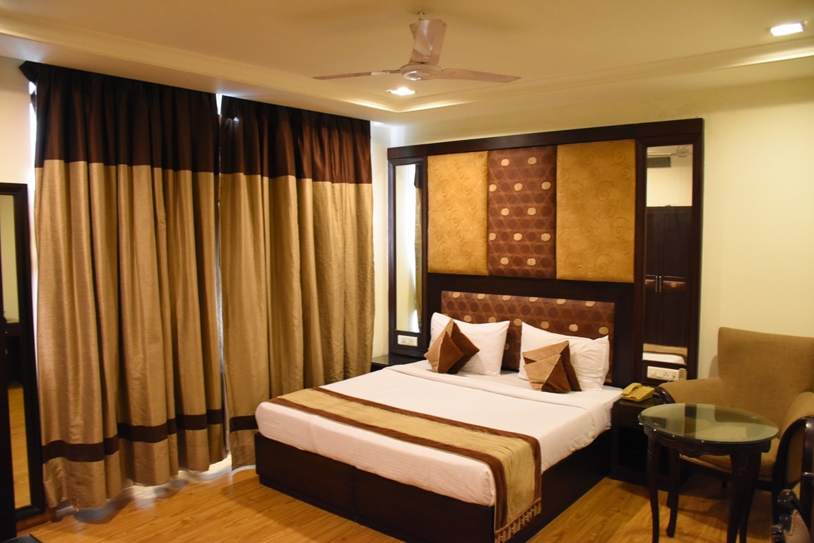 AARON RESIDENCY, KAILASH COLONY - Tap to explore photos