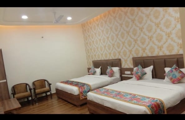 Hotel Shivaay Grand ( 5min walk to Golden Temple ) - Tap to explore photos