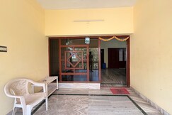 EliteStay homestay 3BR in Vizag by homeyhuts (2f), Visakhapatnam