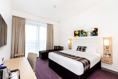 Premier Inn Dubai Dragon Mart, دبى