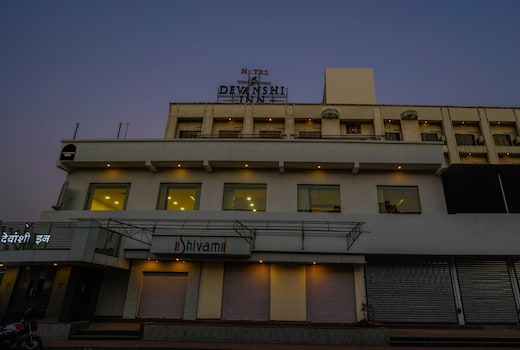 Super Townhouse OAK Hotel Devanshi Inn