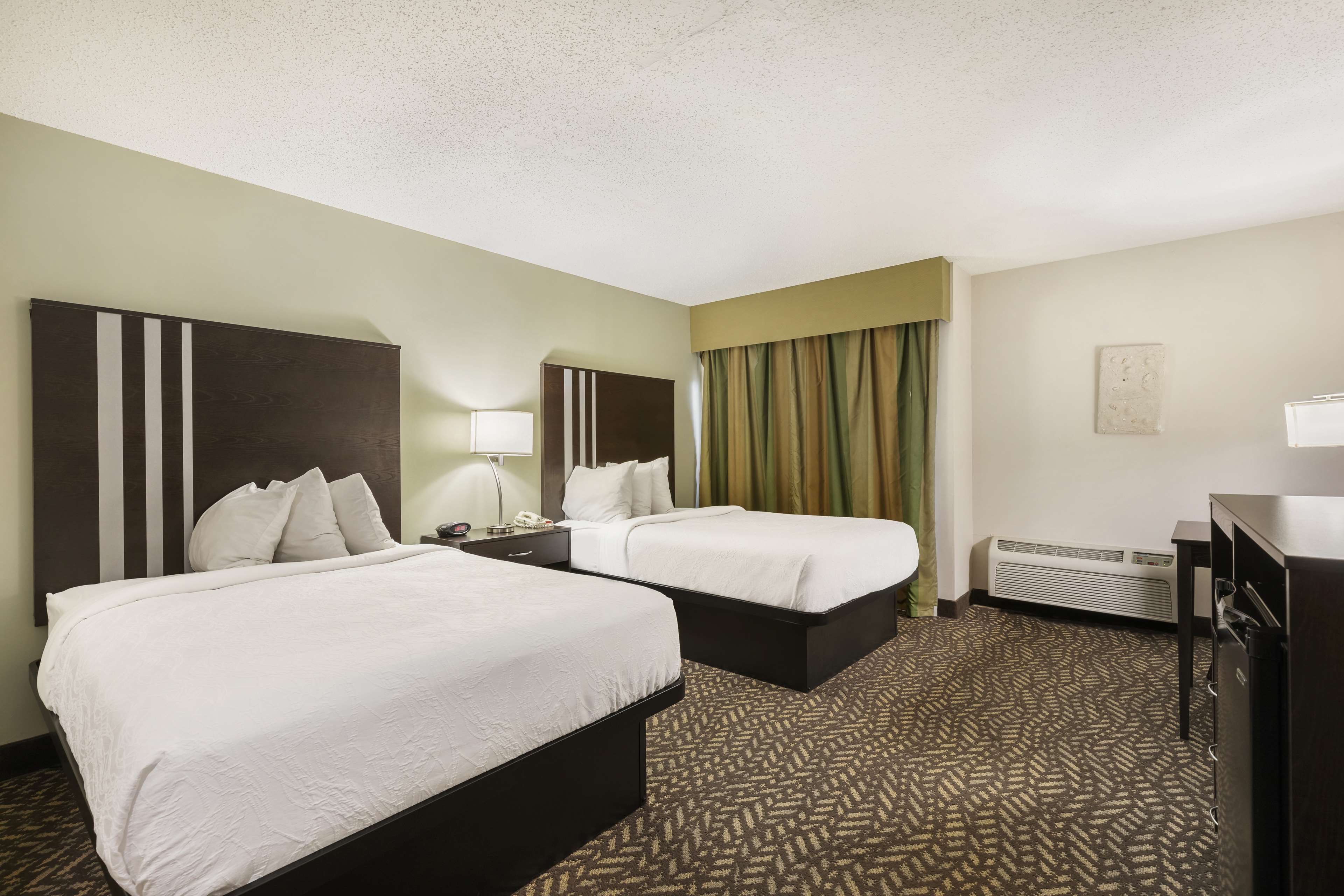 Best Western Indian Oak - Tap to explore photos