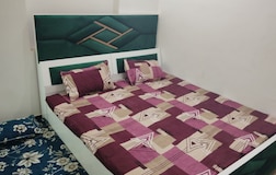 Double bedroom non-ac/attached washroom