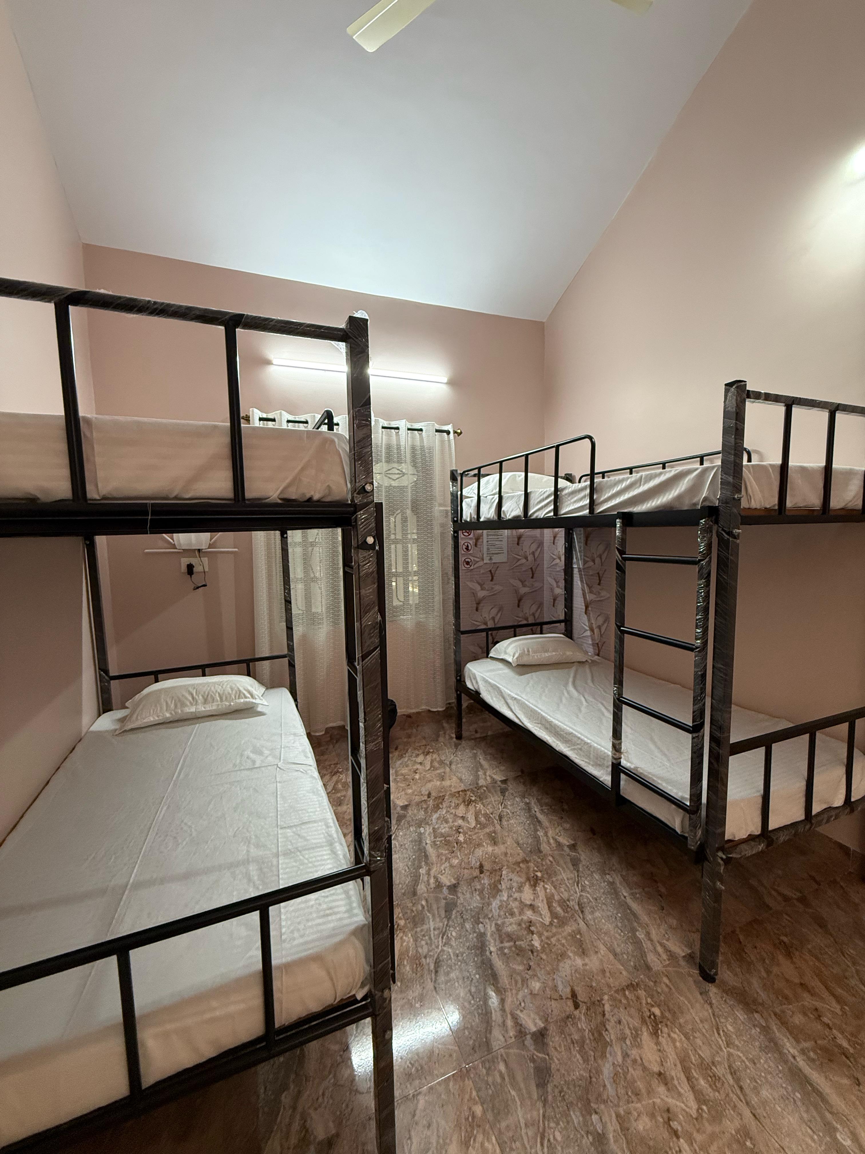 Menino Guest House - Tap to explore photos