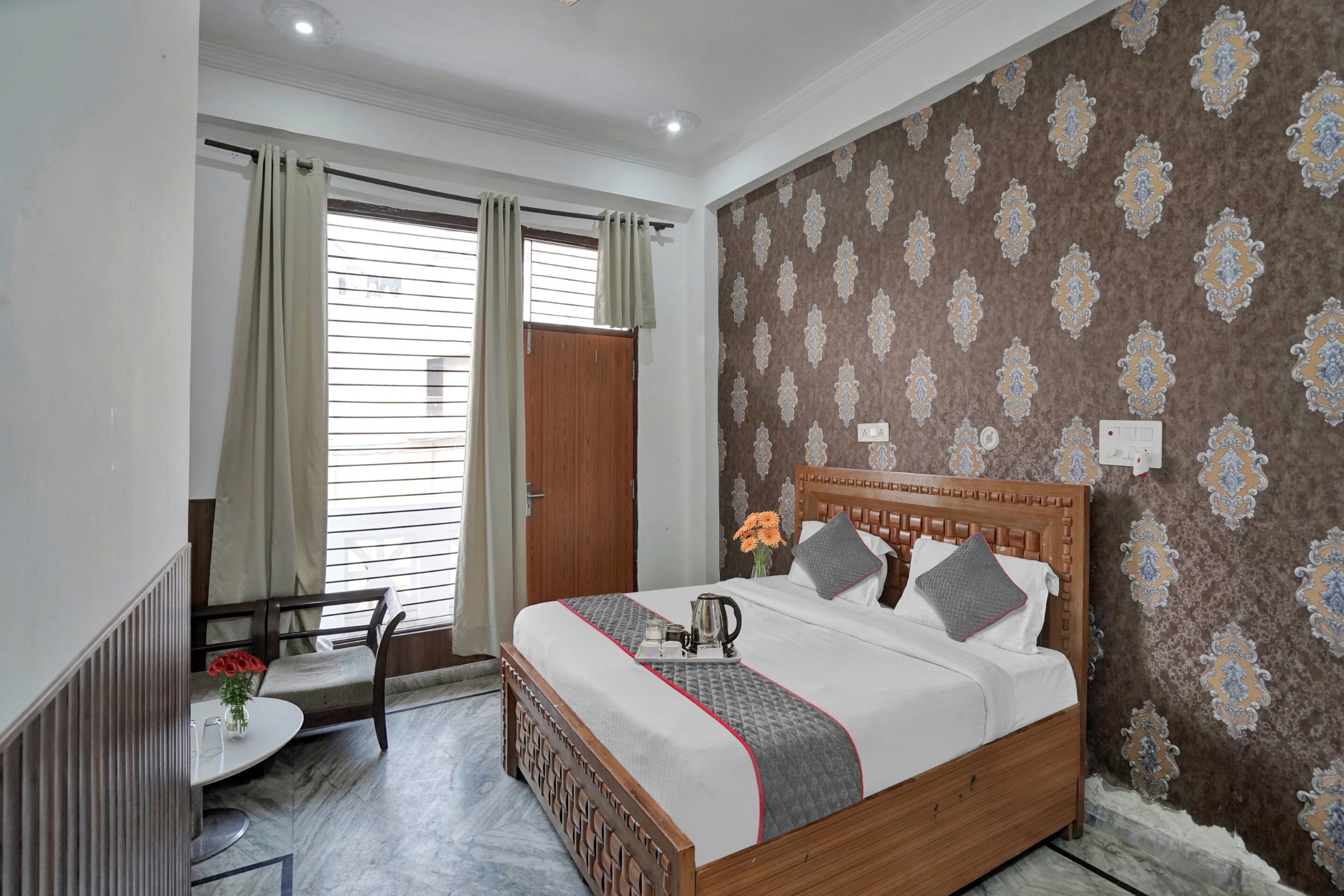 Collection O Samira Residency Near Botanic Garden Of Indian Republic - Tap to explore photos