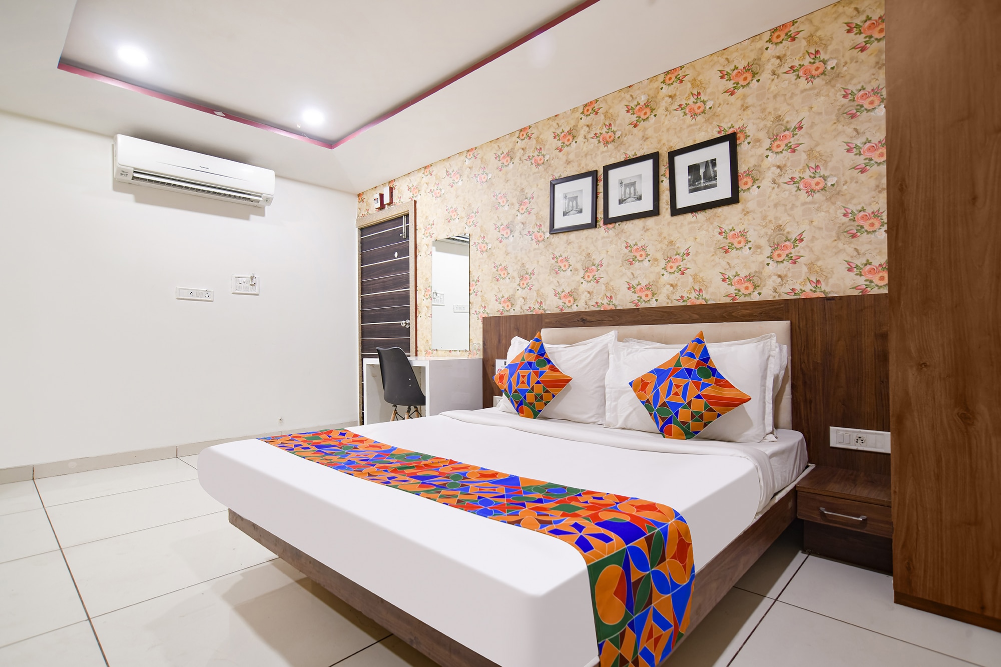 FabHotel Shree Ram Palace - Tap to explore photos