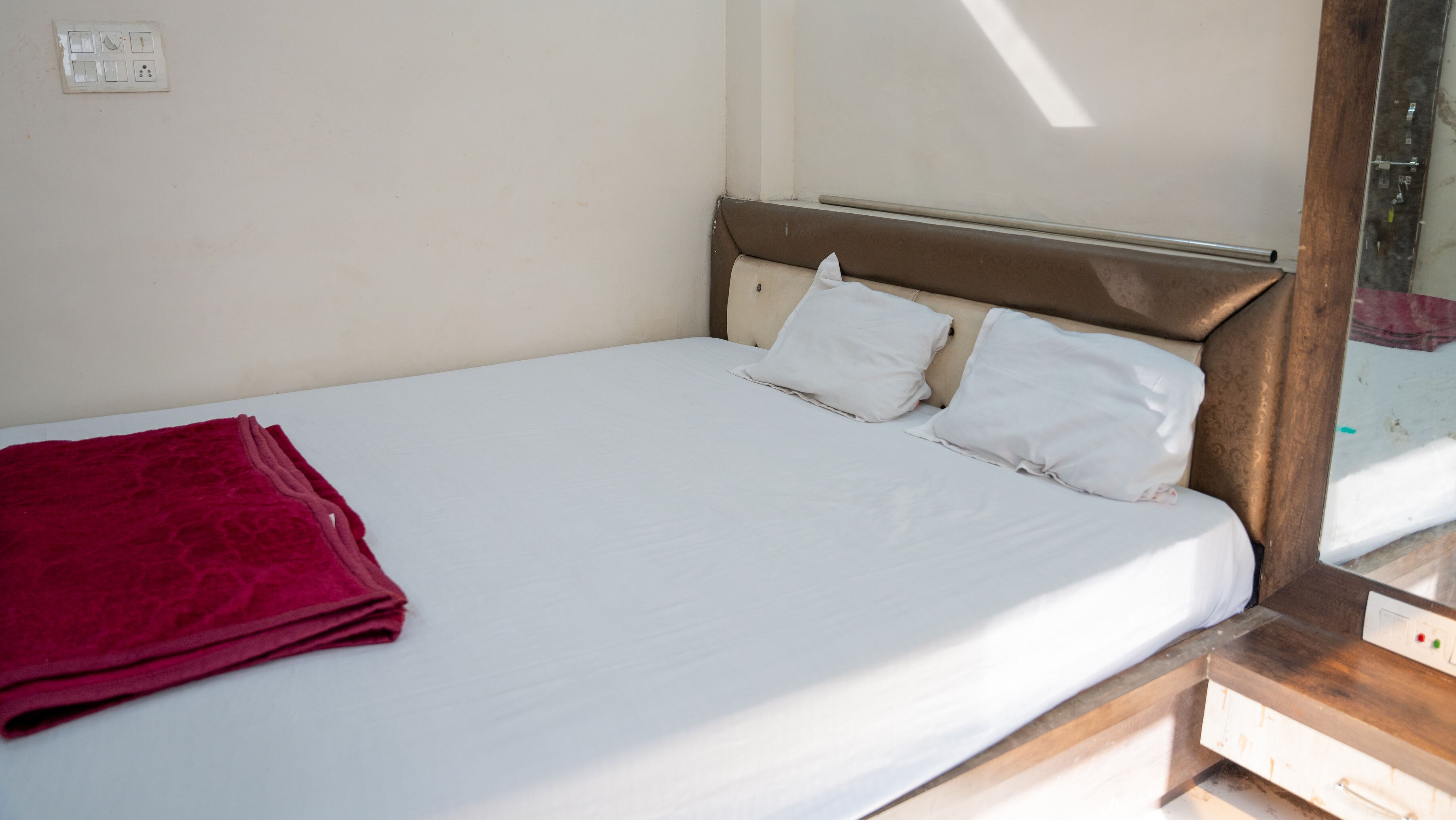 Om Shanti Guest House - Tap to explore photos