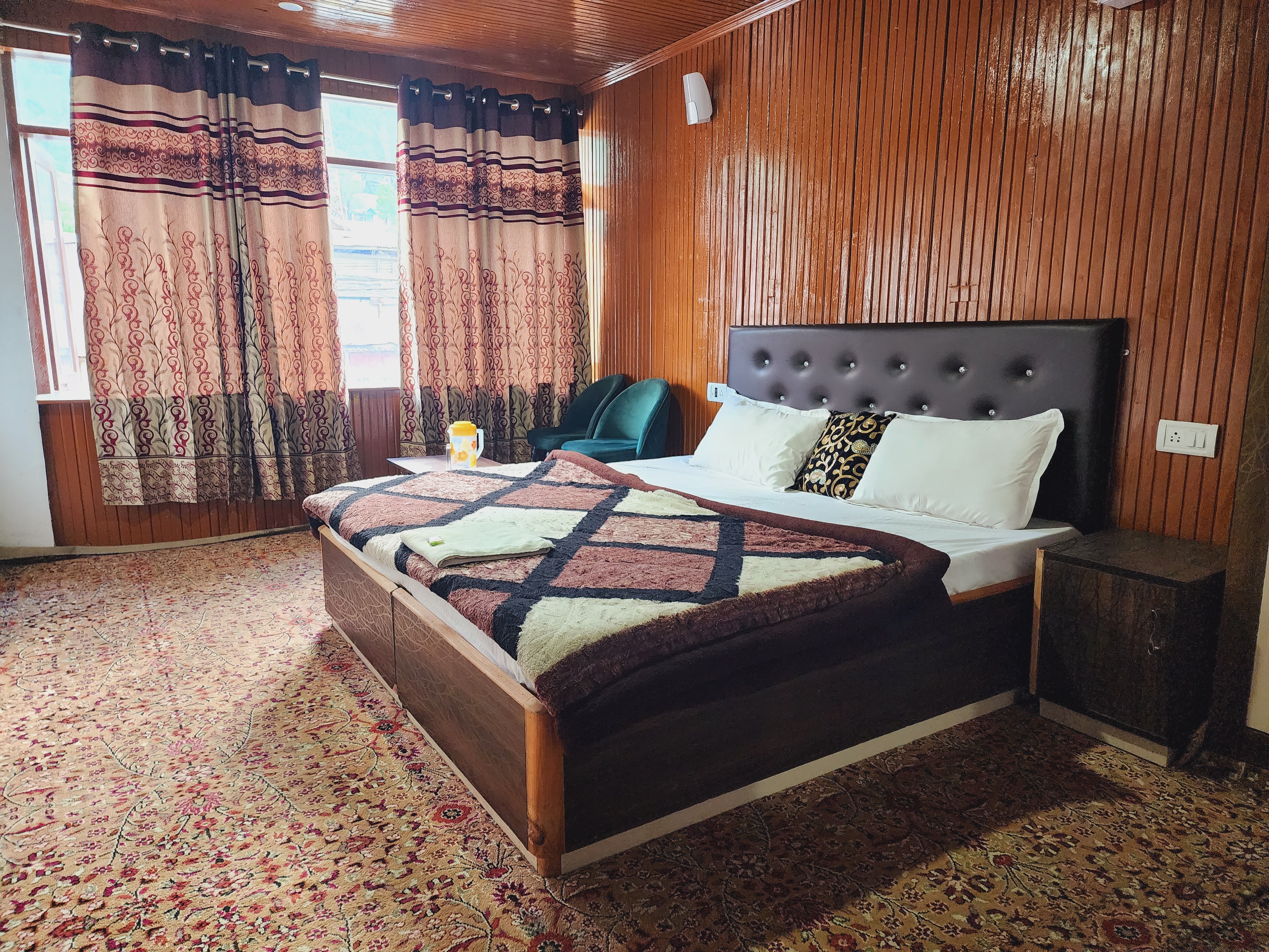 Central Hotel & Restaurant-Main Market Pahalgam - Tap to explore photos