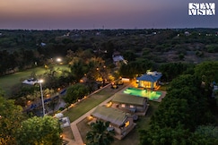StayVista at Kaimalgarh Aravalli Estate with Pool & Lake view, Manesar