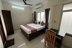 Pinaki Comfort Stay Malad Near Nesco and Oberoi Mall, Alibaug