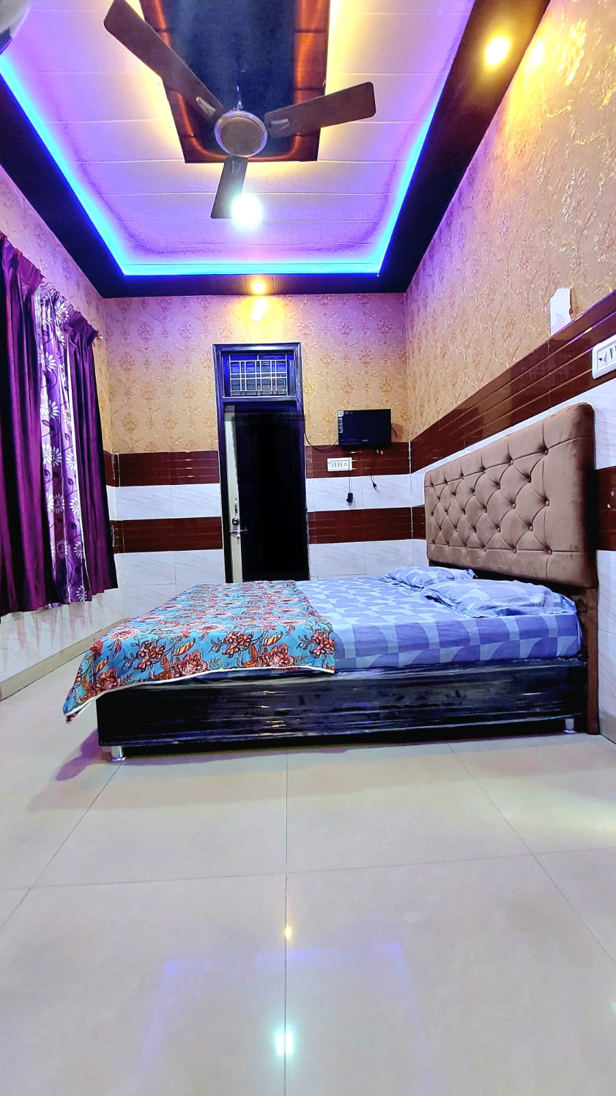 Govind Guest House & Restrant - Tap to explore photos