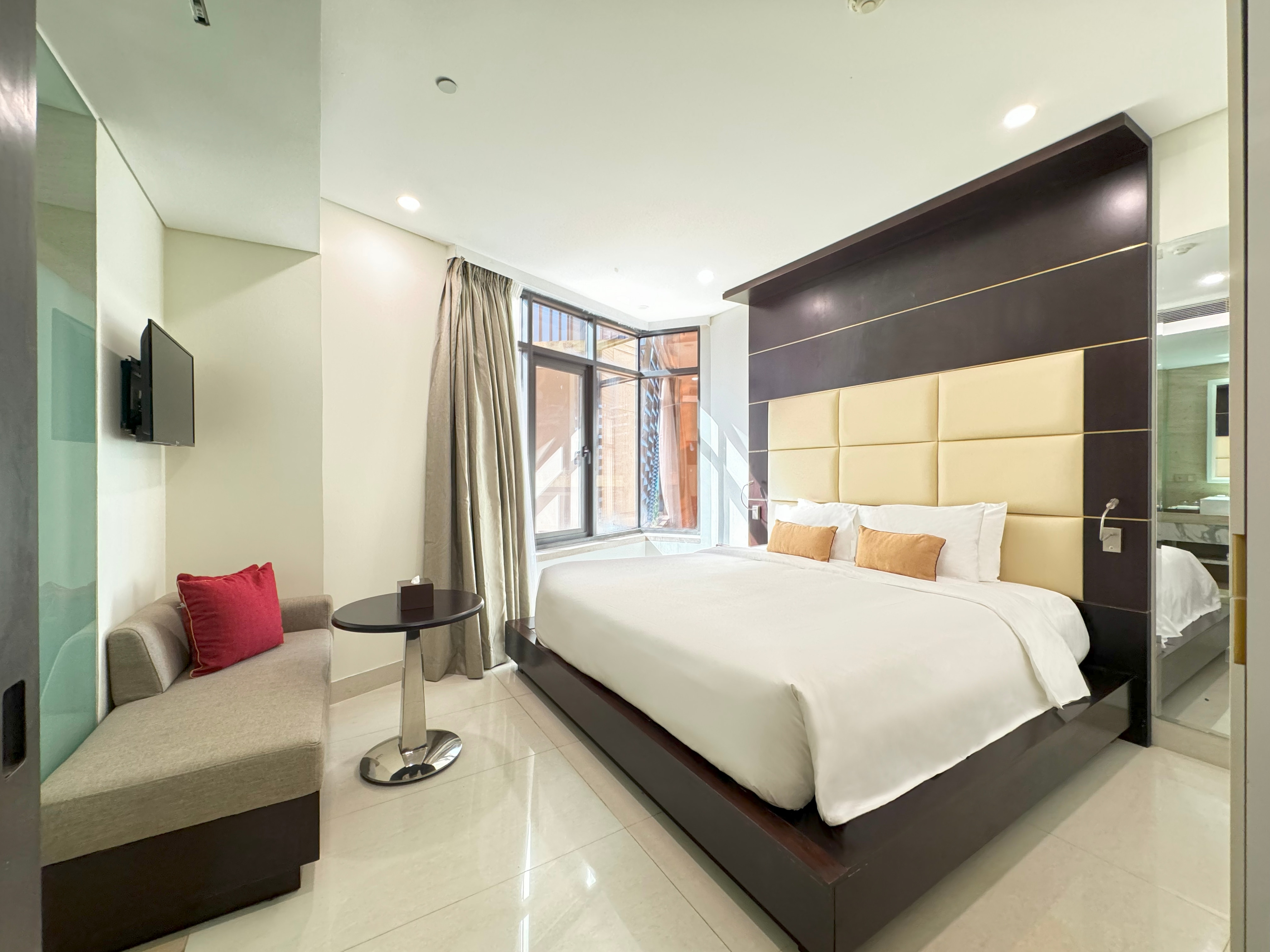 Holiday Beach Hotel Danang - Tap to explore photos