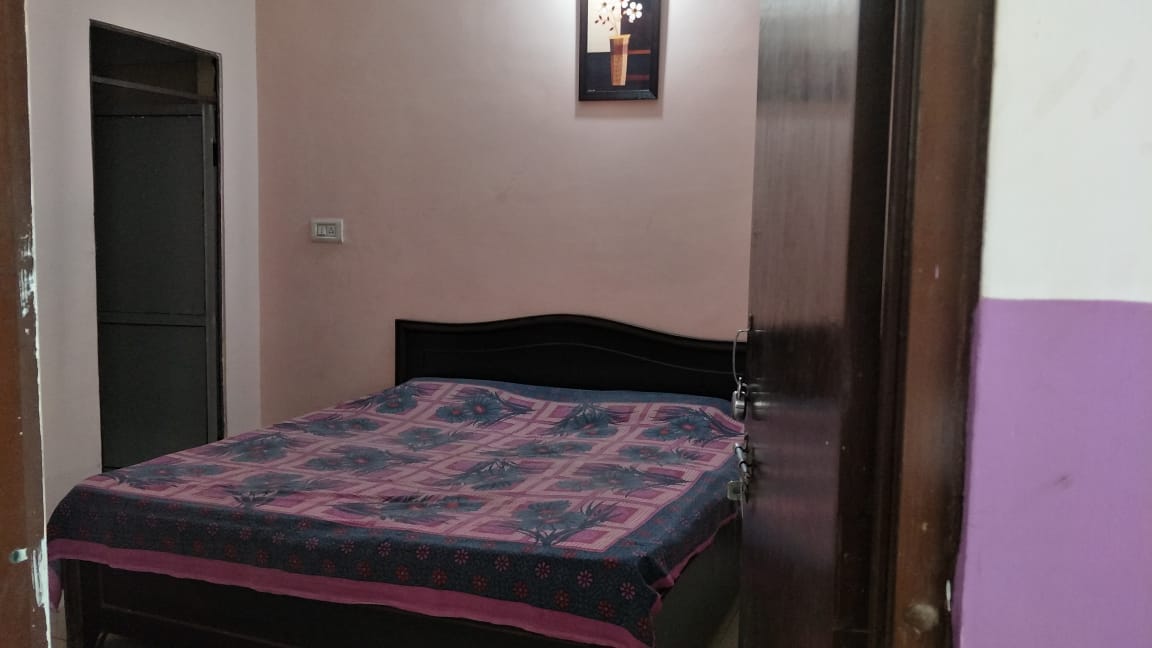 DHAN KUBER GUEST HOUSE - Tap to explore photos