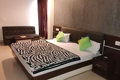 Hotel Om Residency, Dabra