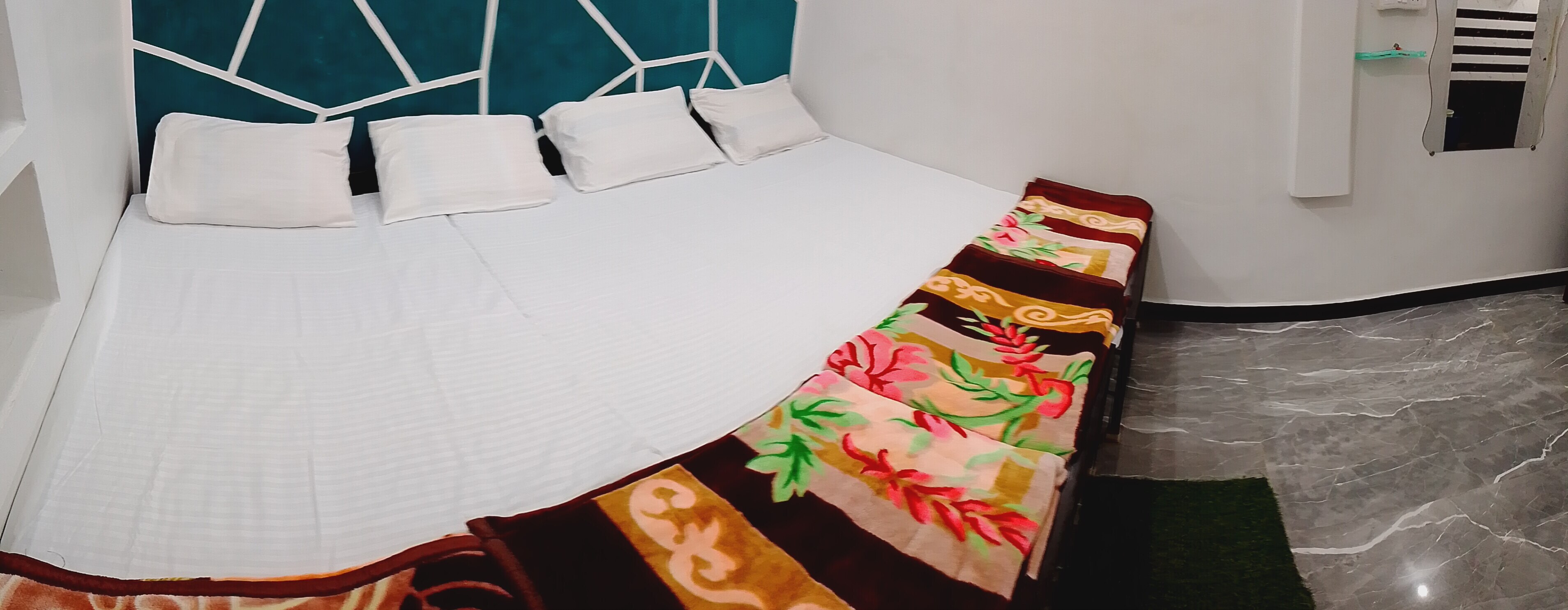 Sikarwar Homestay 2 - Tap to explore photos