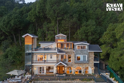 StayVista at Chestnut Manor w/ Sky Jacuzzi & Steam Room