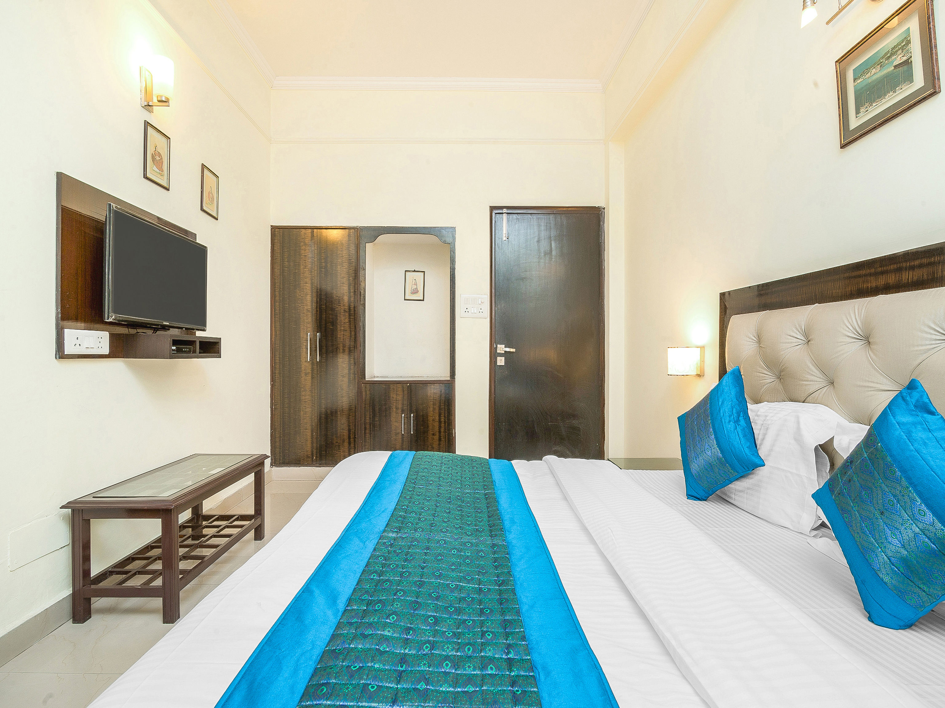 Amitabh Guest House - Tap to explore photos