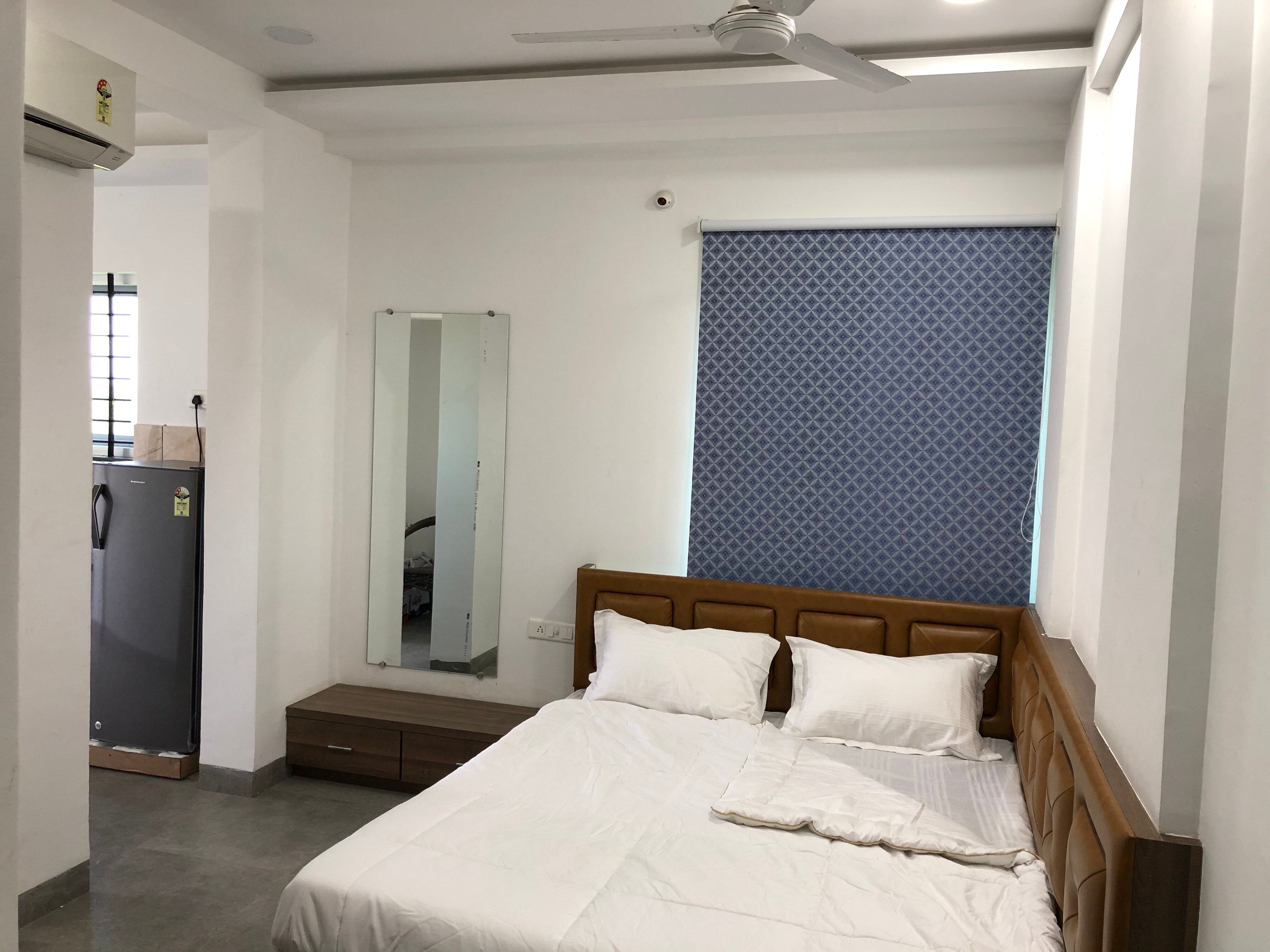 Century Park | Rooms in an Apartment - Tap to explore photos