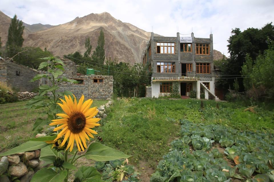 Maha Guest House - Tap to explore photos