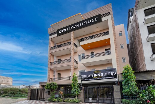 Super Townhouse Sector 57 Near Bestech Central Square Mall