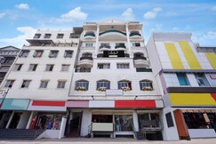 Collection O Dagdu Seth Ganpati Crossway Formerly Malwade Motels, Pune