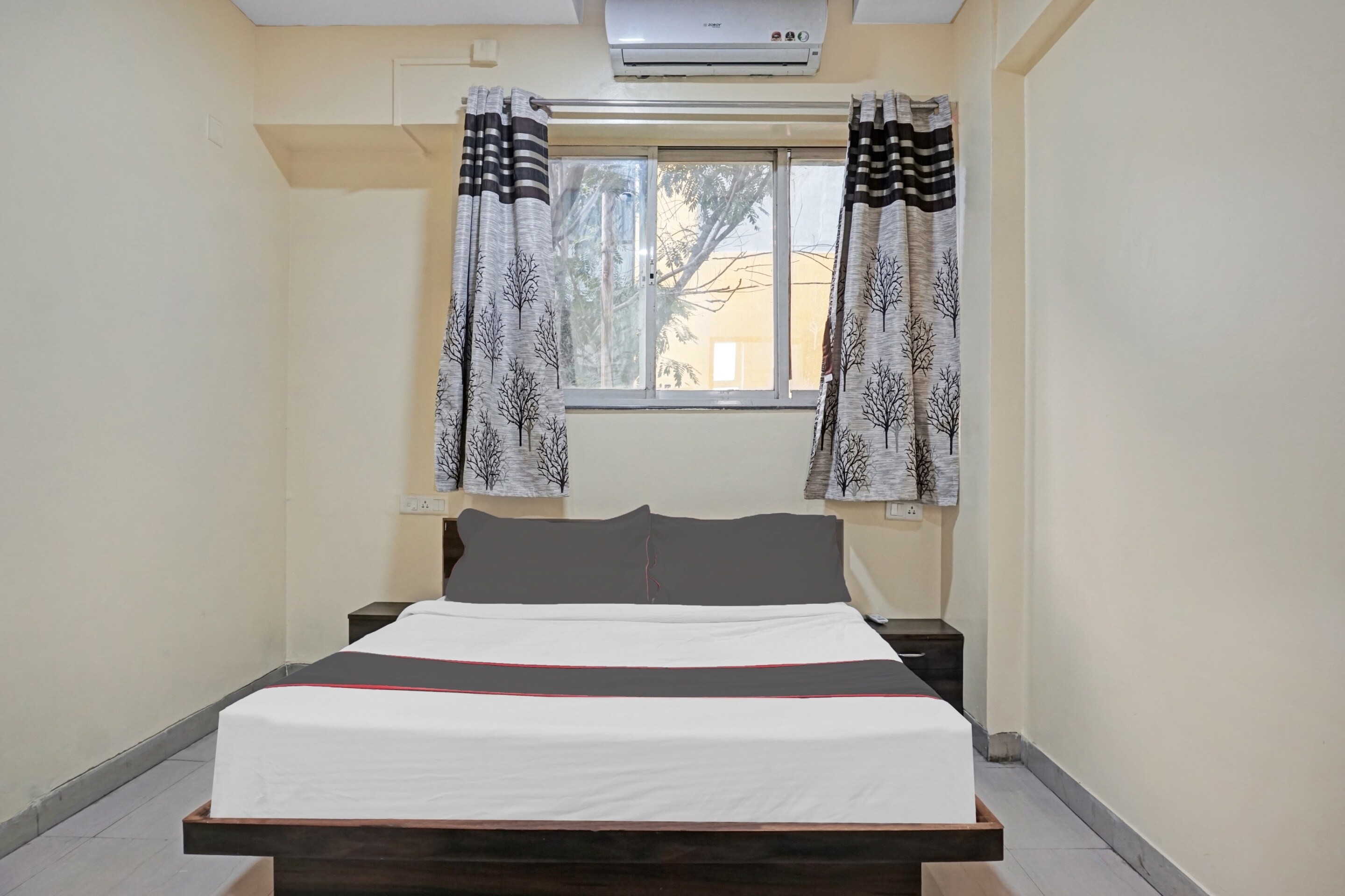 Collection O Sai Raj Lodge - Tap to explore photos