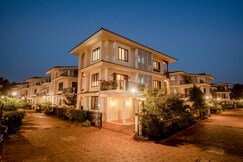 4 bedroom Private Villa with pool, lift, clubhouse, Goa